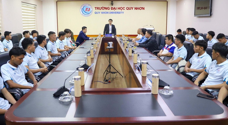 doi-bong-nam-truong-dai-hoc-quy-nhon-tham-du-giai-bong-da-thanh-nien-sinh-vien-viet-nam-nam-2026-1.jpg