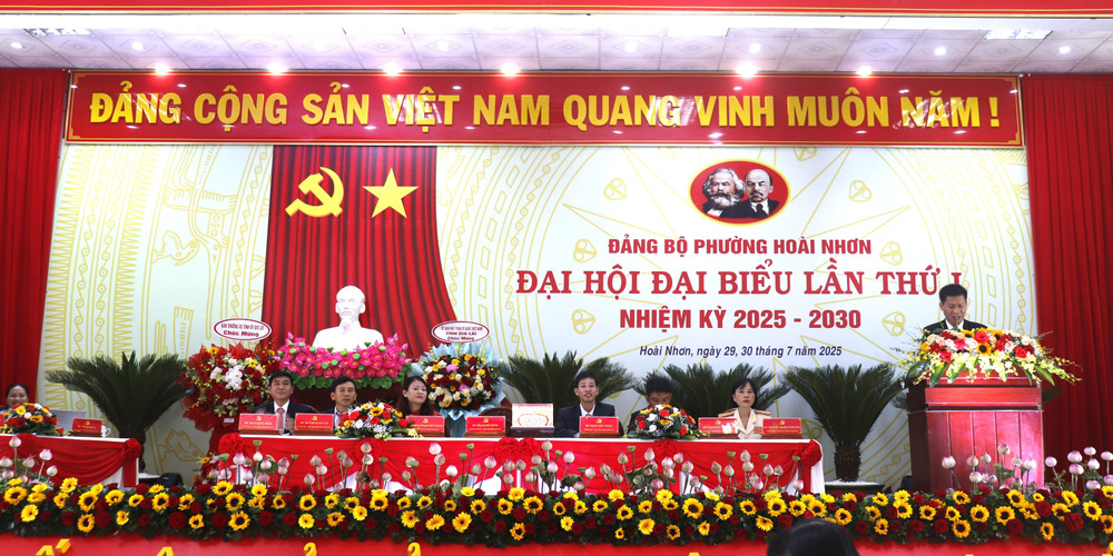 Đoàn Chủ tịch Đại hội điều hành Đại hội. Ảnh: M.H 3.jpg