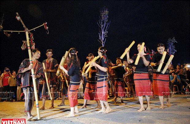 Nhờ vậy, đến nay buôn M’Liêng đã có 3 đội cồng chiêng (1 đội truyền thống, 2 đội trẻ) và một đội văn nghệ thiếu nhi.