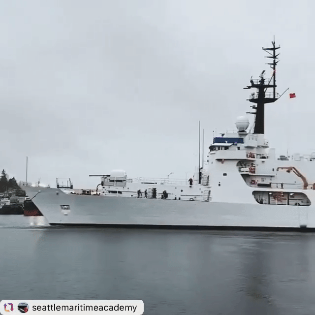 Tàu John Midgett được lai dắt vào khu vực mới để chuẩn bị bàn giao cho Việt Nam, ngày 13.1.2021 - Ảnh: Học viện hàng hải Seattle