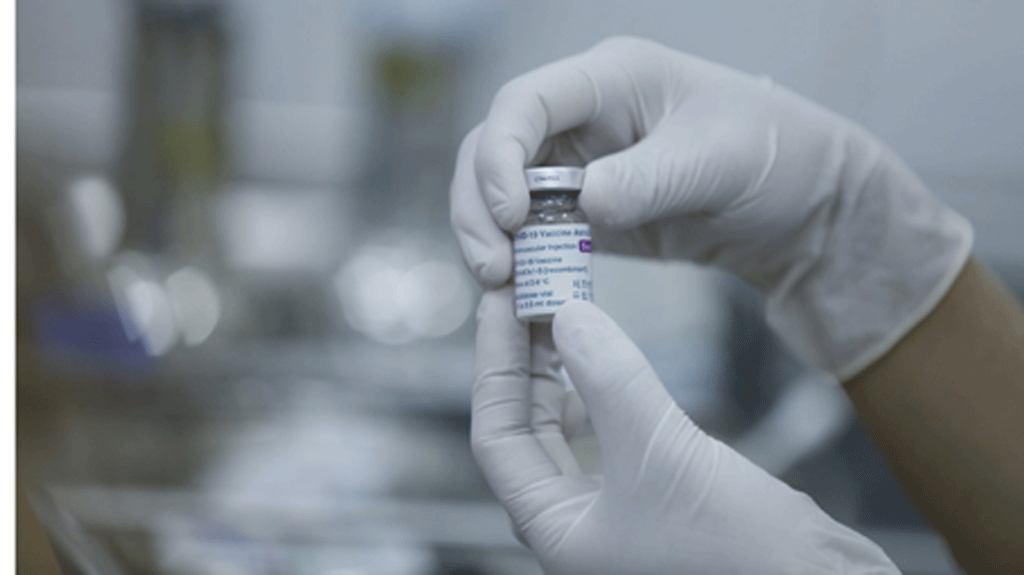 Vắc xin Covid-19 bắt đầu tiêm tại Việt Nam do AstraZeneca sản xuất, Công ty VNVX nhập khẩu, sau khi được Bộ Y tế thẩm định, cấp phép- ẢNH NGỌC THẮNG  Vắc xin Covid-19 bắt đầu tiêm tại Việt Nam do AstraZeneca sản xuất, Công ty VNVX nhập khẩu, sau khi được Bộ Y tế thẩm định, cấp phép- ẢNH NGỌC THẮNG