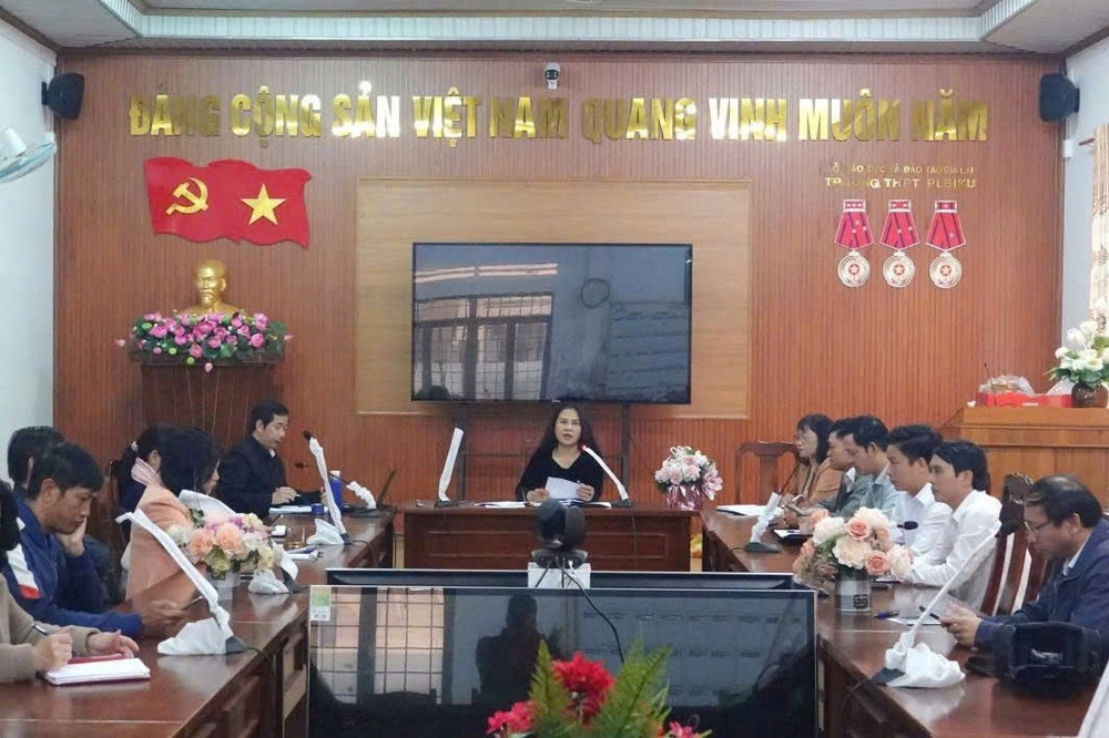 Ngày 24-2, Ban Tổ chức Giải việt dã "Kết truyền thống-Nối tương lai" tổ chức cuộc họp rà soát công tác chuẩn bị cho giải đấu. Ảnh: BTC truong-thpt-pleiku-hop-kiem-tra-cong-tac-to-chuc-giiar.jpg