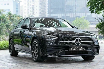 Mercedes-Benz C300 AMG: Mẫu xe sang có giá trên 2 tỷ đồng trong tháng 10-2024