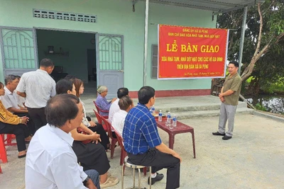 Xã Ia Peng bàn giao 4 căn nhà cho hộ nghèo 