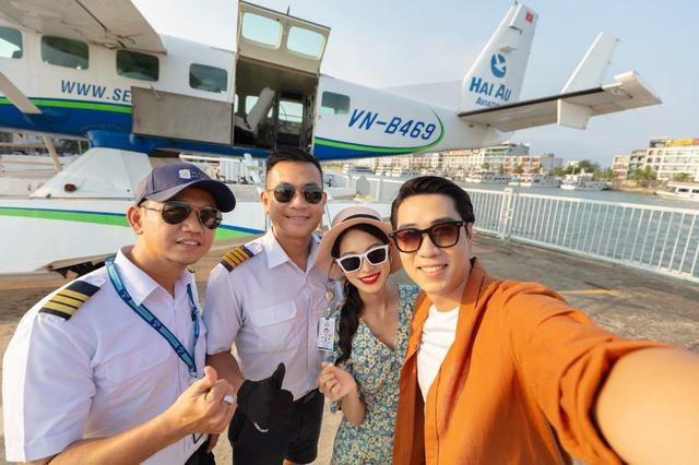 Cùng người thương khám phá vẻ đẹp kỳ diệu của Vịnh Hạ Long từ trên cao với dịch vụ bay ngắm cảnh bằng thủy phi cơ Cùng người thương khám phá vẻ đẹp kỳ diệu của Vịnh Hạ Long từ trên cao với dịch vụ bay ngắm cảnh bằng thủy phi cơ
