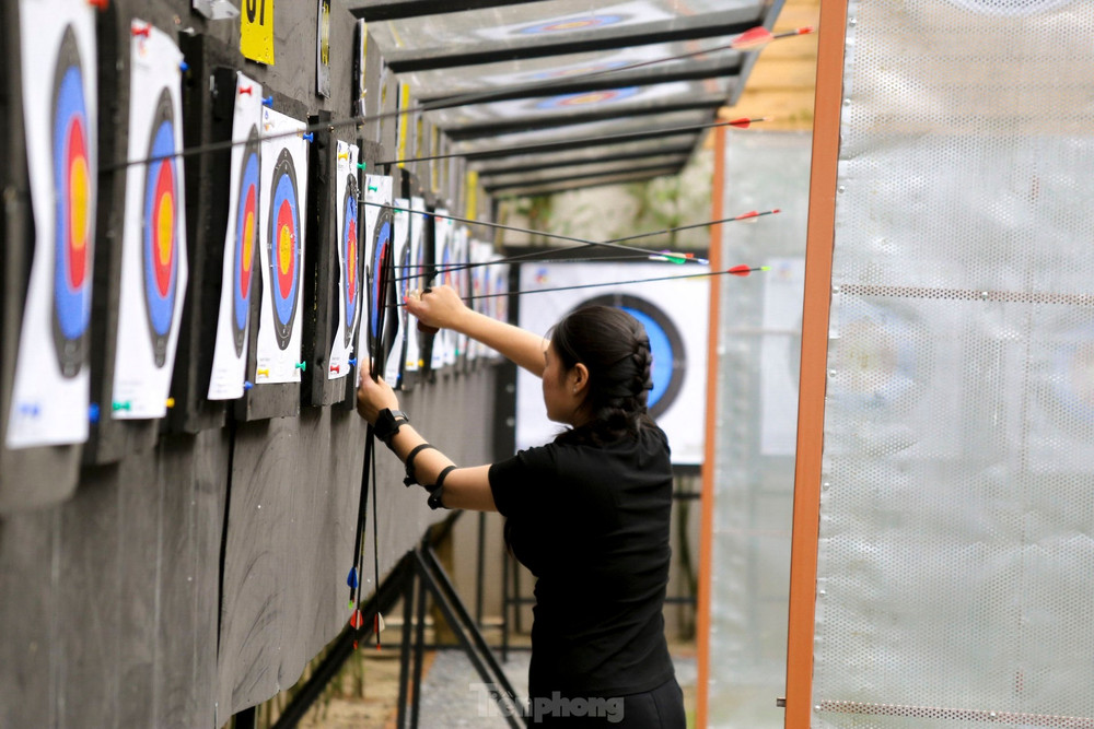 Không giống như các môn thể thao truyền thống khác, bắn cung đòi hỏi người chơi phải có sự tỉ mỉ, chính xác trong từng động tác. Việc điều chỉnh góc bắn, cảm nhận lực kéo của dây cung, kiểm soát được hơi thở là điều rất quan trọng. Không giống như các môn thể thao truyền thống khác, bắn cung đòi hỏi người chơi phải có sự tỉ mỉ, chính xác trong từng động tác. Việc điều chỉnh góc bắn, cảm nhận lực kéo của dây cung, kiểm soát được hơi thở là điều rất quan trọng.