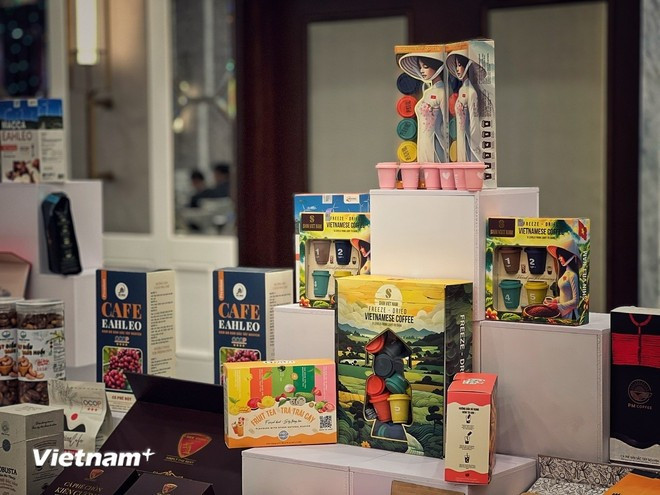 Các sản phẩm từ càphê Đắk Lắk. (Ảnh: Mai Mai/Vietnam+) 4amthuc.jpg
