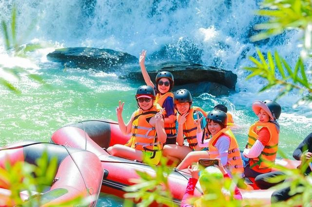 Trải nghiệm chèo thuyền vượt thác tại cụm thác Dray Nur, Gia Long giúp du khách khám phá vẻ đẹp Tây nguyên hùng vĩ và rèn luyện sức khỏe thể chất, tinh thần Trải nghiệm chèo thuyền vượt thác tại cụm thác Dray Nur, Gia Long giúp du khách khám phá vẻ đẹp Tây nguyên hùng vĩ và rèn luyện sức khỏe thể chất, tinh thần