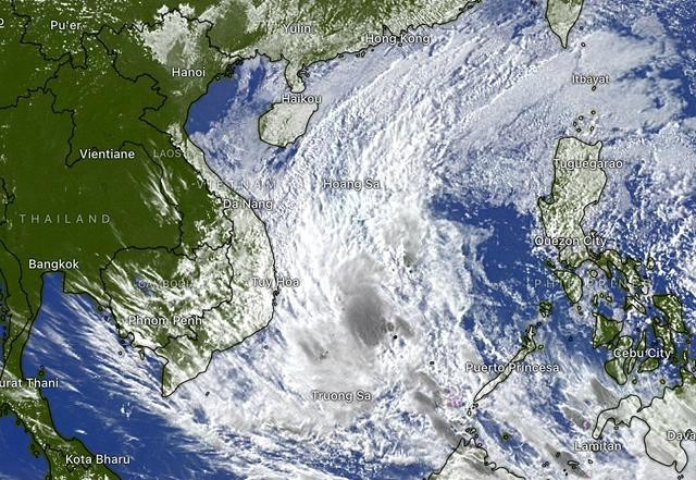 Ảnh vệ tinh vùng áp thấp đang gây thời tiết xấu trên Biển Đông Ảnh vệ tinh vùng áp thấp đang gây thời tiết xấu trên Biển Đông