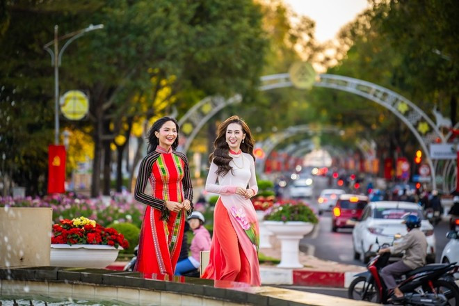 Địa phương đã trang hoàng và chuẩn bị sẵn sàng đón khách đến với lễ hội. (Ảnh minh họa: CTV/Vietnam+) 3amthuc.jpg