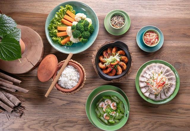 Không gian gần gũi với văn hóa Việt Nam giúp đôi lứa có những khoảnh khắc đáng nhớ bên nhau Không gian gần gũi với văn hóa Việt Nam giúp đôi lứa có những khoảnh khắc đáng nhớ bên nhau
