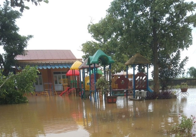 Trường học ở huyện Vĩnh Linh ngập lụt, học sinh được nghỉ học Trường học ở huyện Vĩnh Linh ngập lụt, học sinh được nghỉ học