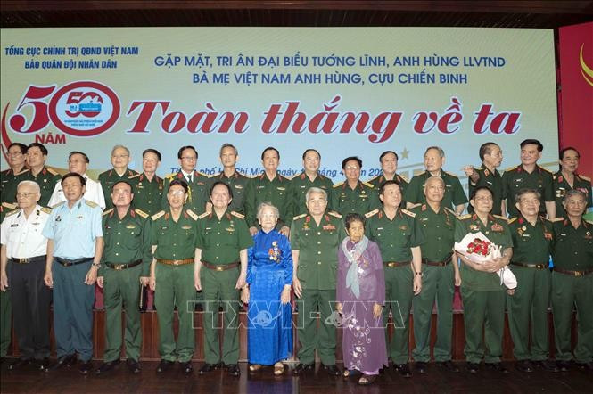 Các đại biểu dự chương trình "50 năm toàn thắng về ta". 2h.jpg