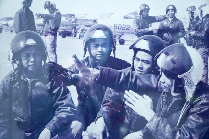 Huyền Thoại Nguyễn Văn Nghĩa: Chuyến Bay MiG-21 Lịch Sử Trên Nóc Dinh Độc Lập