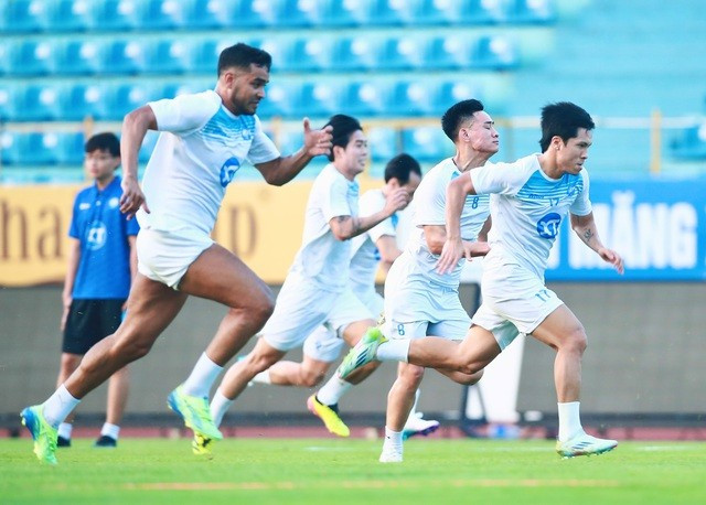 Nam Định đang cố gắng bảo vệ ngôi vương V-League Nam Định đang cố gắng bảo vệ ngôi vương V-League