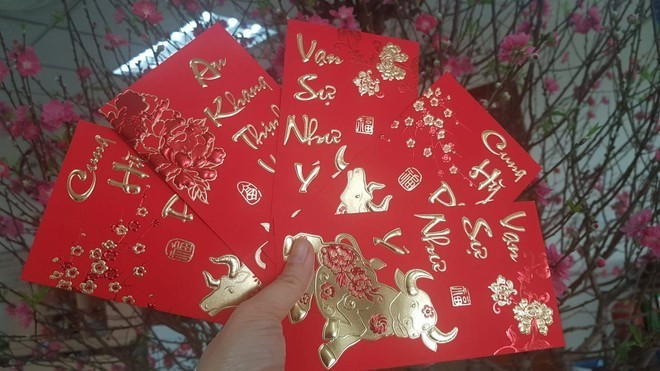 Câu chuyện tiền mừng tuổi đẹp và ý nghĩa là vậy, nhưng xung quanh đó cũng đã có không ít những câu chuyện dở khóc dở cười. (Ảnh: PV/Vietnam+) Câu chuyện tiền mừng tuổi đẹp và ý nghĩa là vậy, nhưng xung quanh đó cũng đã có không ít những câu chuyện dở khóc dở cười. (Ảnh: PV/Vietnam+)