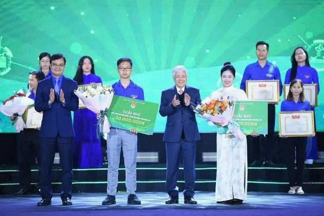 Sản phẩm của nam sinh Nguyễn Văn Ngọc Đức đã xuất sắc đoạt giải nhì tại cuộc thi Dự án khởi nghiệp thanh niên nông thôn năm 2024 và nhận bằng khen do T.Ư Đoàn trao tặng. ẢNH: DƯƠNG TRIỀU Sản phẩm của nam sinh Nguyễn Văn Ngọc Đức đã xuất sắc đoạt giải nhì tại cuộc thi Dự án khởi nghiệp thanh niên nông thôn năm 2024 và nhận bằng khen do T.Ư Đoàn trao tặng. ẢNH: DƯƠNG TRIỀU