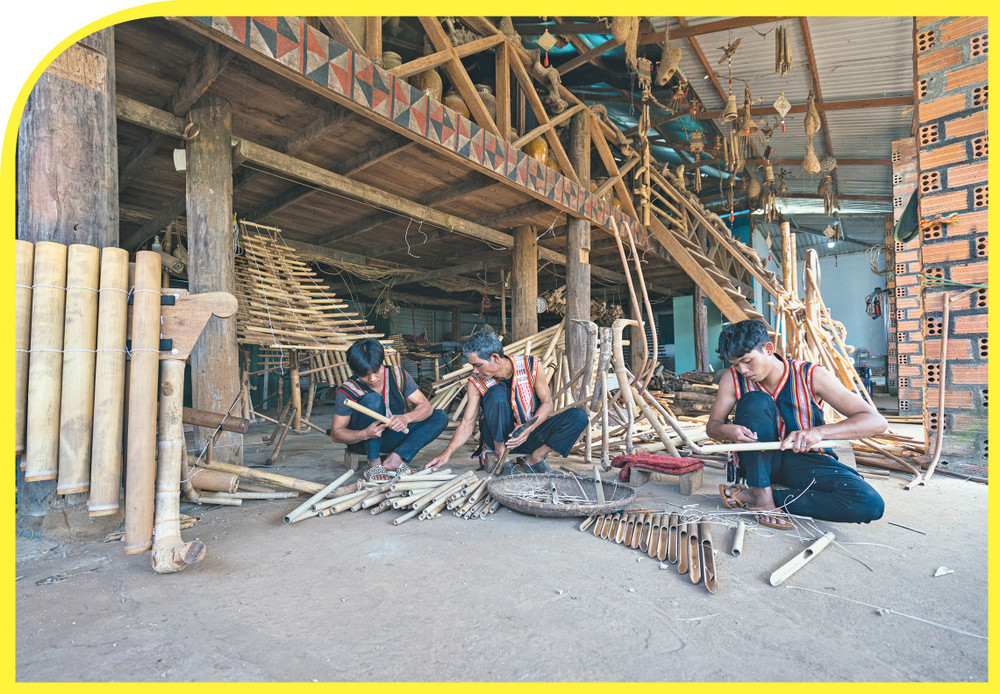 Xưởng chế tác nhạc cụ của Nghệ nhân Ưu tú Rơ Châm Tih. Ảnh: P.N nghe-nhan-uu-tu-ro-cham-tih-4.jpg