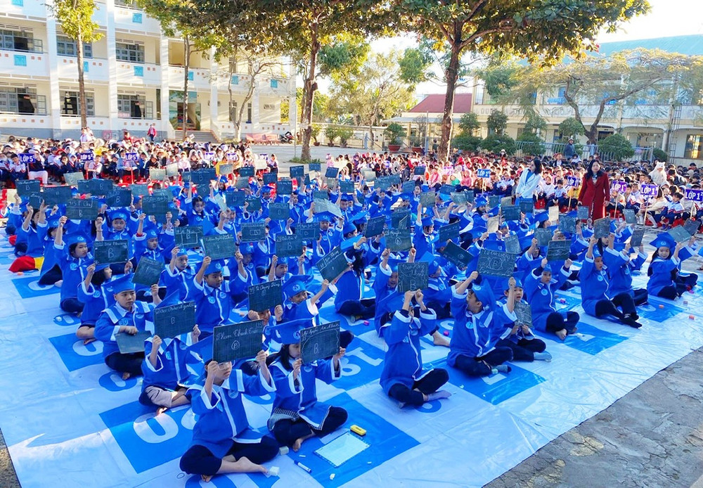Trung tâm Anh ngữ Ocean Edu và Trường Tiểu học Võ Thị Sáu (TP. Pleiku) phối hợp tổ chức thi Rung chuông nhằm tạo sân chơi cho học sinh yêu thích môn Tiếng Anh. Ảnh: Khôi Nguyên 1khoinguyen.jpg