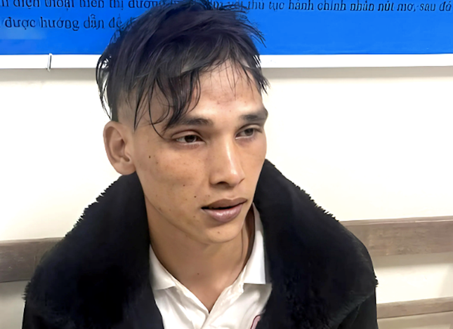 Ksor Hinh tại cơ quan công an. 2dt.png
