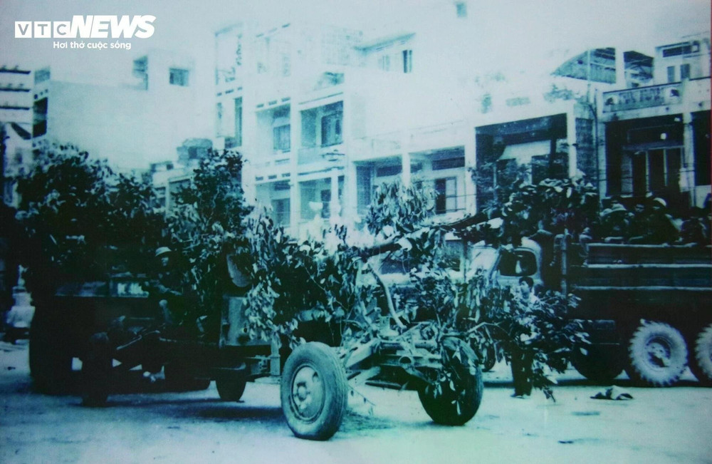 Pháo của ta đánh vào thị xã Buôn Ma Thuột (Ảnh Bảo tàng Đắk Lắk). 8a.jpg