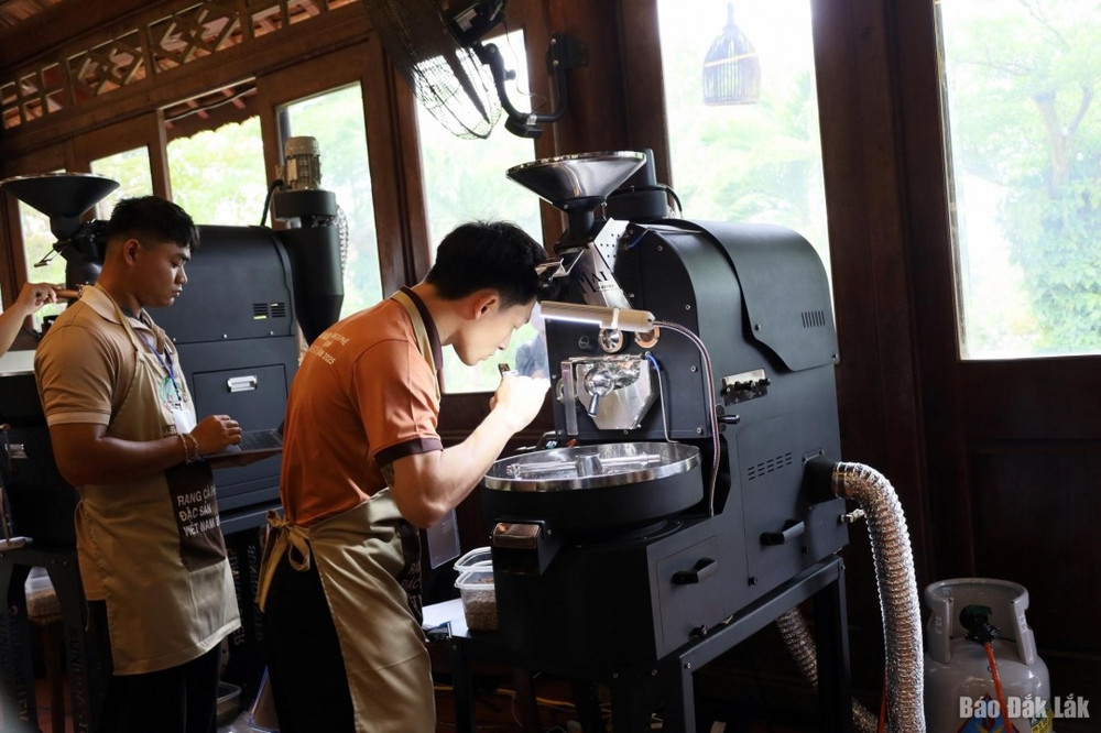 Thí sinh thực hiện bài thi rang. 5acf.jpg
