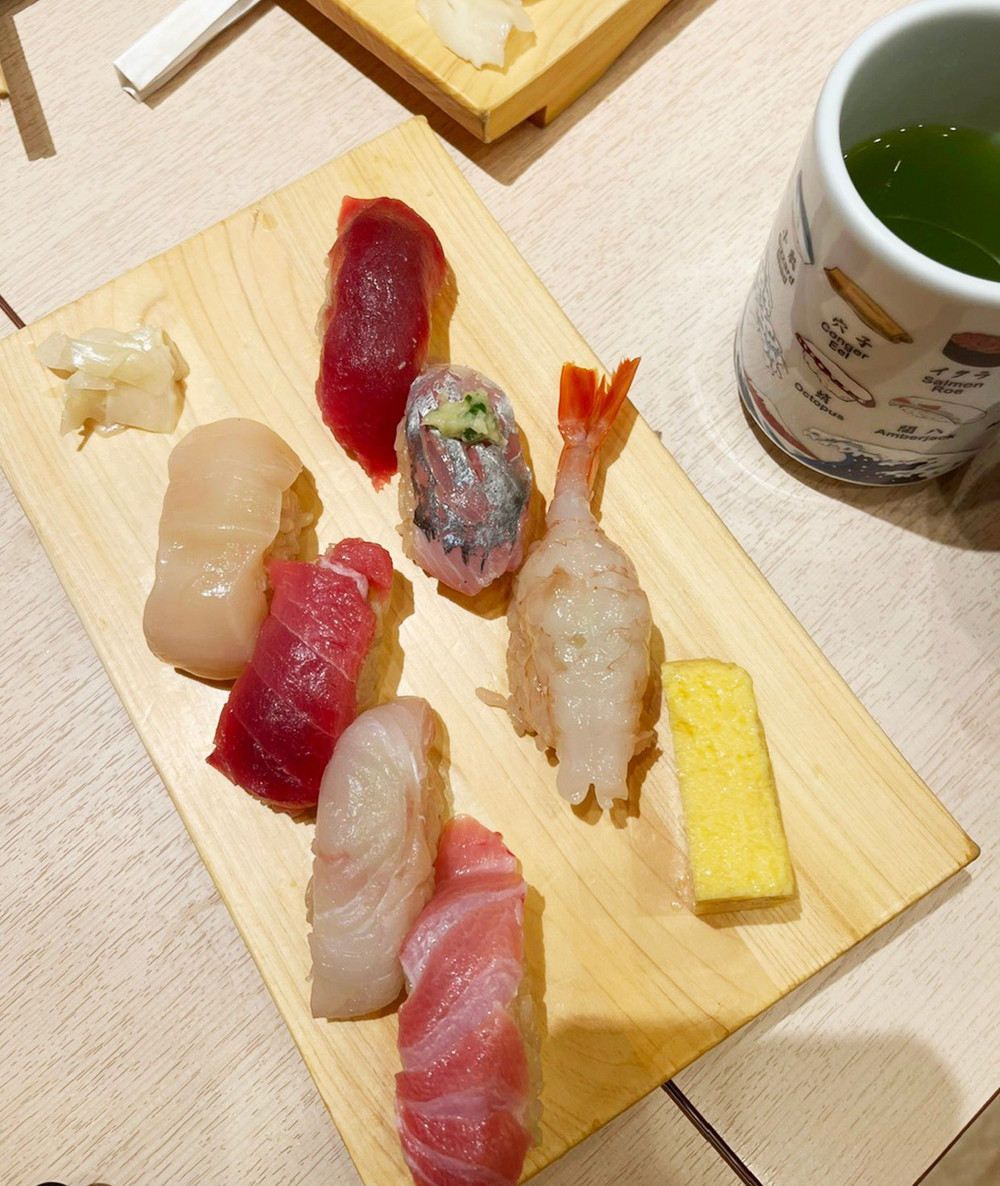 Món Sushi cá và tôm. Ảnh: T.P 1-sushi-ca-va-tom.jpg