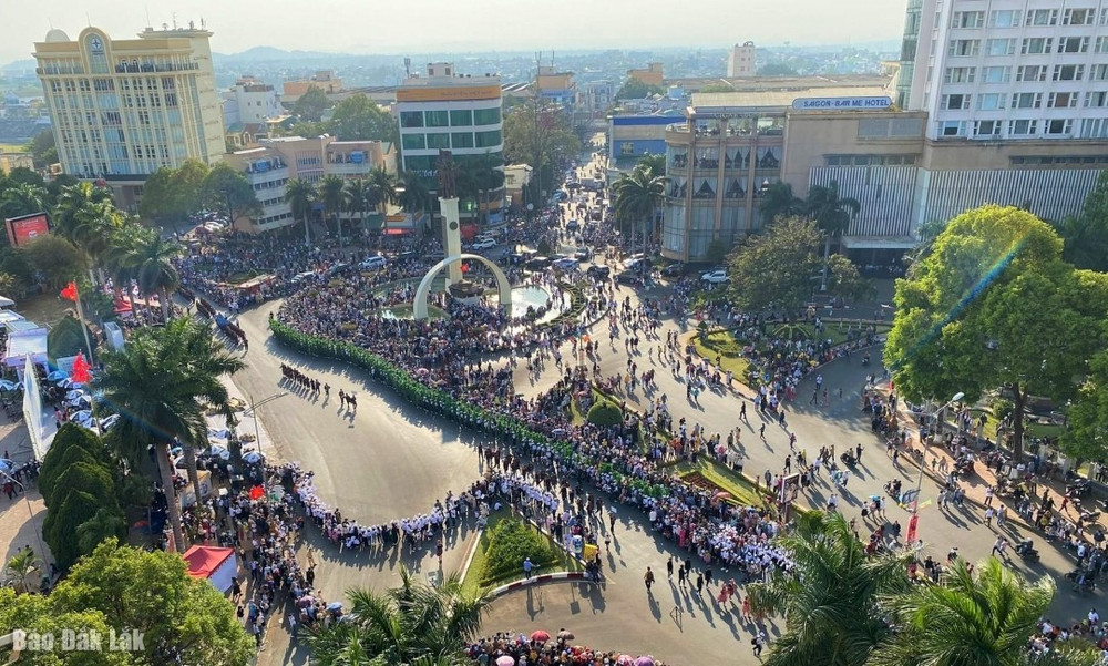 Quang cảnh Lễ hội đường phố trong khuôn khổ Lễ hội Cà phê Buôn Ma Thuột lần thứ 8 năm 2023. Ảnh minh hoạ. lehoi.jpg
