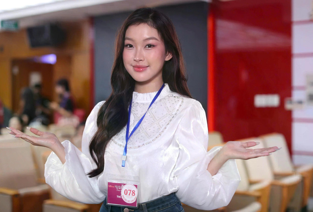 Thí sinh Dương Ngọc Ánh (19 tuổi, đến từ TP.HCM) là một trong những thí sinh nhỏ tuổi nhất tham gia vòng sơ khảo khu vực phía nam cuộc thi Hoa hậu Việt Nam 2024. Cô được nhận xét gương mặt có nét giống Hoa hậu Đỗ Mỹ Linh. ẢNH: BTC Thí sinh Dương Ngọc Ánh (19 tuổi, đến từ TP.HCM) là một trong những thí sinh nhỏ tuổi nhất tham gia vòng sơ khảo khu vực phía nam cuộc thi Hoa hậu Việt Nam 2024. Cô được nhận xét gương mặt có nét giống Hoa hậu Đỗ Mỹ Linh. ẢNH: BTC