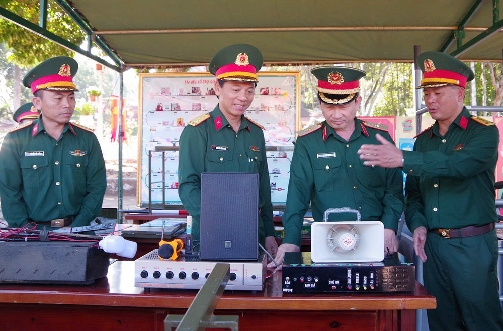 Lãnh đạo Quân đoàn 34 kiểm tra vũ khí, trang bị chuẩn bị huấn luyện. Ảnh: V.H 0-lanh-dao-quan-doan-34-kiem-tra-vu-khi-trang-bi-chuan-bi-huan-luyen.jpg
