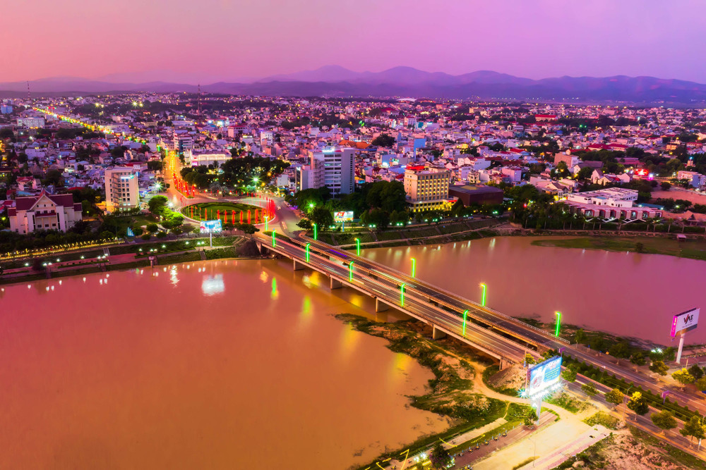 Thành phố Kon Tum ngày càng khởi sắc. Ảnh Nguyễn Ban 6haokhi.jpg