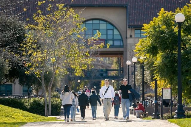 Khuôn viên ĐH Stanford hàng đầu nước Mỹ, một trong những ngôi trường sẽ đến Việt Nam làm việc vào cuối tháng 3 Khuôn viên ĐH Stanford hàng đầu nước Mỹ, một trong những ngôi trường sẽ đến Việt Nam làm việc vào cuối tháng 3