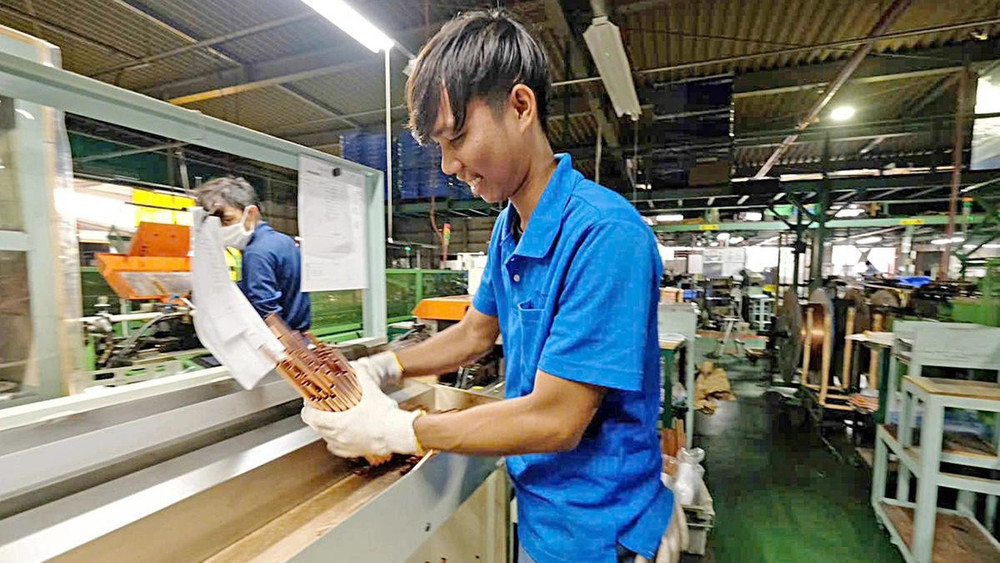 Một công nhân Indonesia làm việc tại Oizumi, tỉnh Gunma (Nhật Bản). Ảnh: AFP/Nguồn TTO cong-nhan-indonesia.jpg