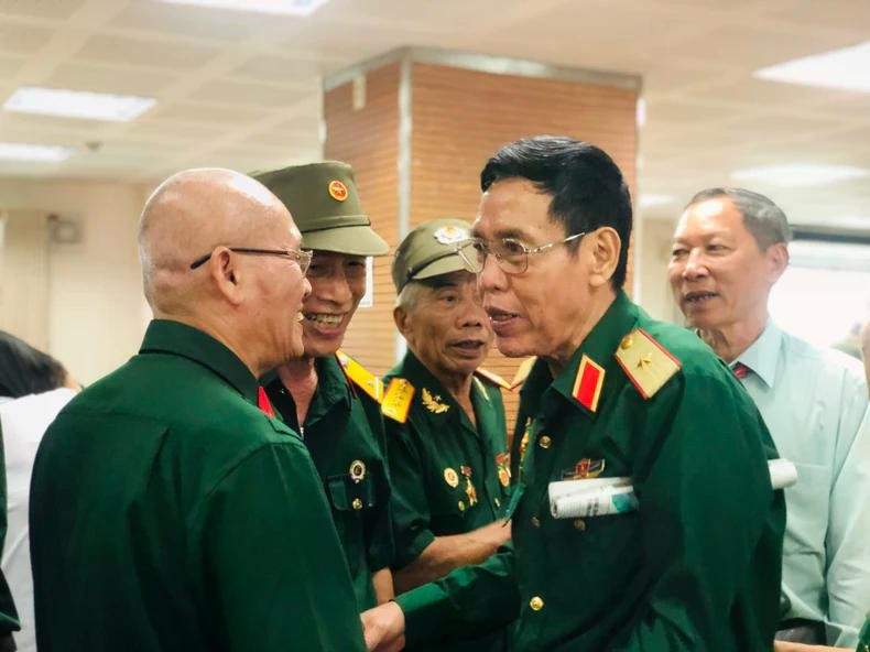 Các cựu chiến binh Quân đoàn 3 vui mừng gặp lại nhau 5a.jpg