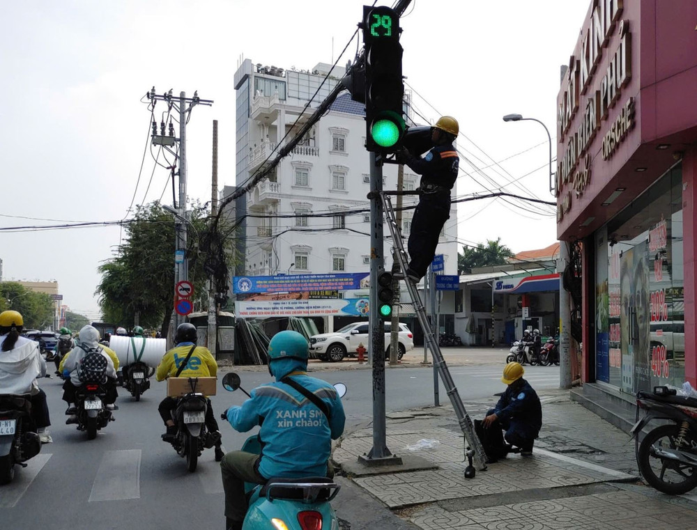 TP Hồ Chí Minh lắp thêm nhiều đèn tín hiệu giao thông cho phép rẽ phải để giảm áp lực phương tiện cho các tuyến đường. 3nghidinh.jpg