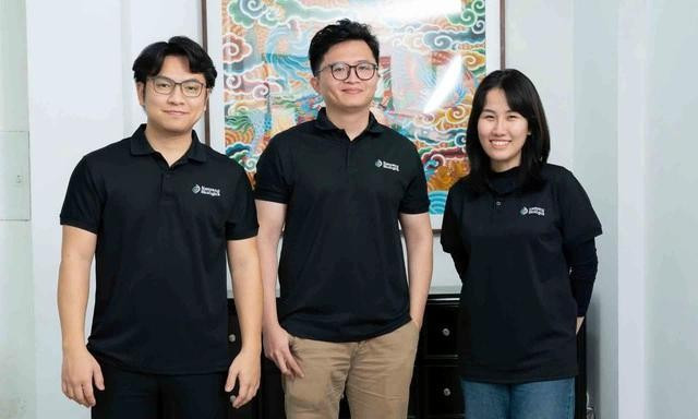 Từ trái qua: Giang, Duy, Quỳnh. Nhóm khởi nghiệp bằng cách ứng dụng AI vào lĩnh vực công nghệ sinh học. ẢNH: NHÓM CUNG CẤP Từ trái qua: Giang, Duy, Quỳnh. Nhóm khởi nghiệp bằng cách ứng dụng AI vào lĩnh vực công nghệ sinh học. ẢNH: NHÓM CUNG CẤP