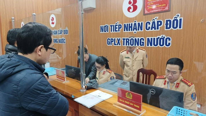 Từ ngày 8-3, Công an nhận hồ sơ cấp đổi giấy phép lái xe cả ngày thứ bảy |  Báo Gia Lai điện tử