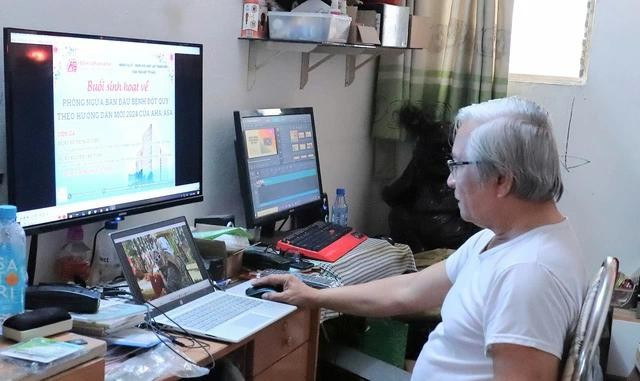 Phòng dựng video clip của ông Nguyễn Hữu Thành. ẢNH: QUANG VIÊN Phòng dựng video clip của ông Nguyễn Hữu Thành. ẢNH: QUANG VIÊN