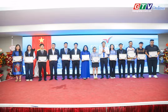 CLB Patin Quy Nhơn được tuyên dương tại Đại hội Liên đoàn Trượt băng và Roller Việt Nam