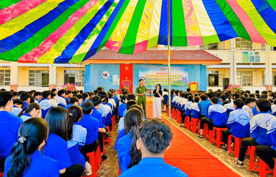 tuyen-truyen-phong-chong-ma-tuy-truong-nguyen-truong-to-ia-nan.jpg