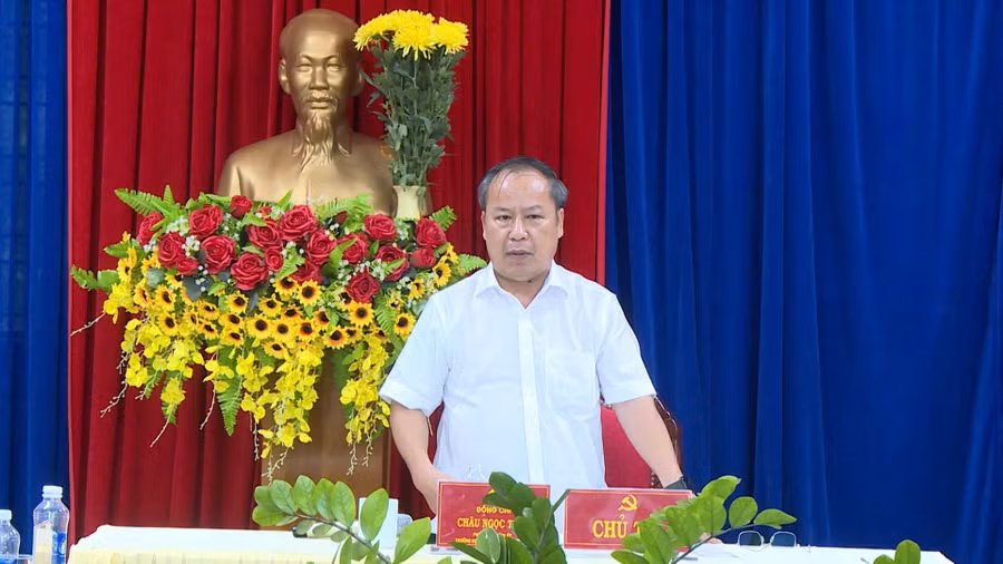 ong-chau-ngoc-tuan-chu-tri-buoi-lam-viec-voi-cac-xa-phuong-phia-tay.jpg