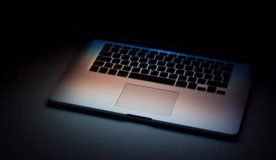 huong-dan-bao-quan-laptop-va-may-tinh-de-ban-dung-cach.jpg