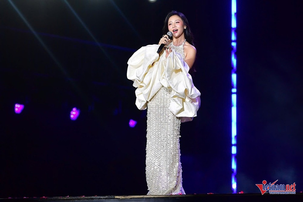 Ca sĩ Văn Mai Hương. w-congan015-48179.jpg