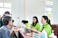 Khám bệnh, phát thuốc miễn phí cho người dân xã đảo Nhơn Châu