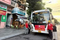 Đoàn công tác của Hội Chữ thập đỏ tỉnh bắt đầu xuất phát vào sáng 18-10.