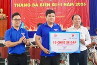 Đoàn UBND tỉnh tổ chức chương trình Tháng Ba biên giới tại xã Ia Púch