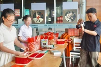 Tết của những người trẻ không nghỉ