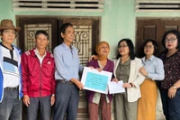 Ngày 26-11, nhiều tổ chức, đơn vị trên địa bàn tỉnh Gia Lai tiếp tục triển khai các hoạt động hỗ trợ người dân bị thiệt hại sau mưa lũ.