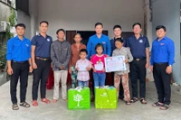 Gia Lai: Đỡ đầu trẻ mồ côi, hoàn cảnh khó khăn