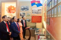 Chủ tịch UBND tỉnh Phạm Anh Tuấn dâng hương tại Nhà lưu niệm Chi bộ Trà Quang và Hồng Lĩnh.